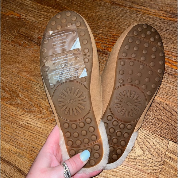 Women’s UGG slip on moccasins - Picture 2 of 3